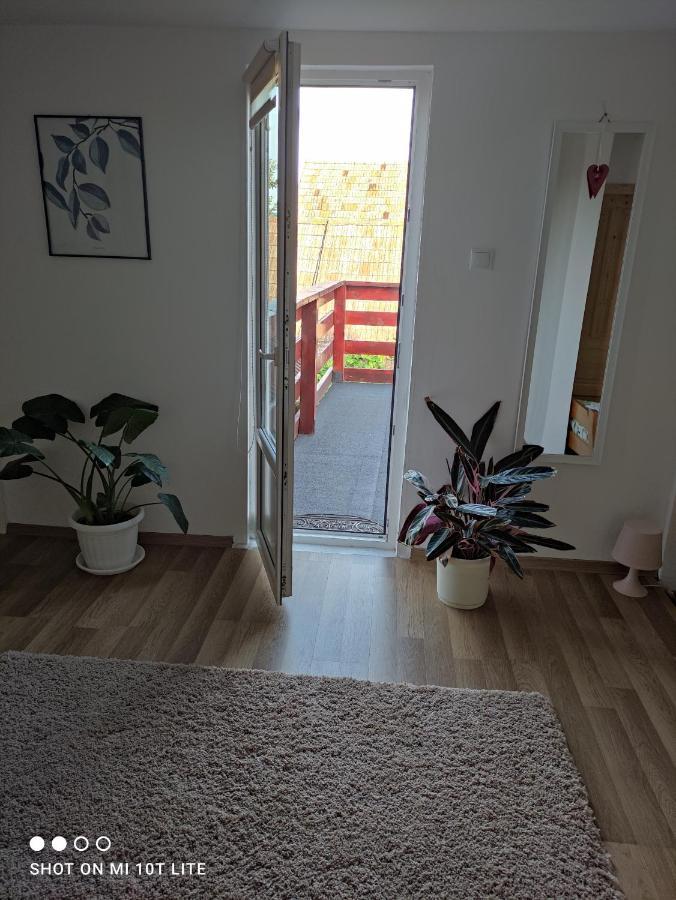 Rita Vendeghaz Apartment Ciumani Екстериор снимка