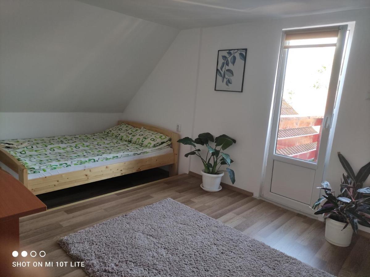 Rita Vendeghaz Apartment Ciumani Екстериор снимка