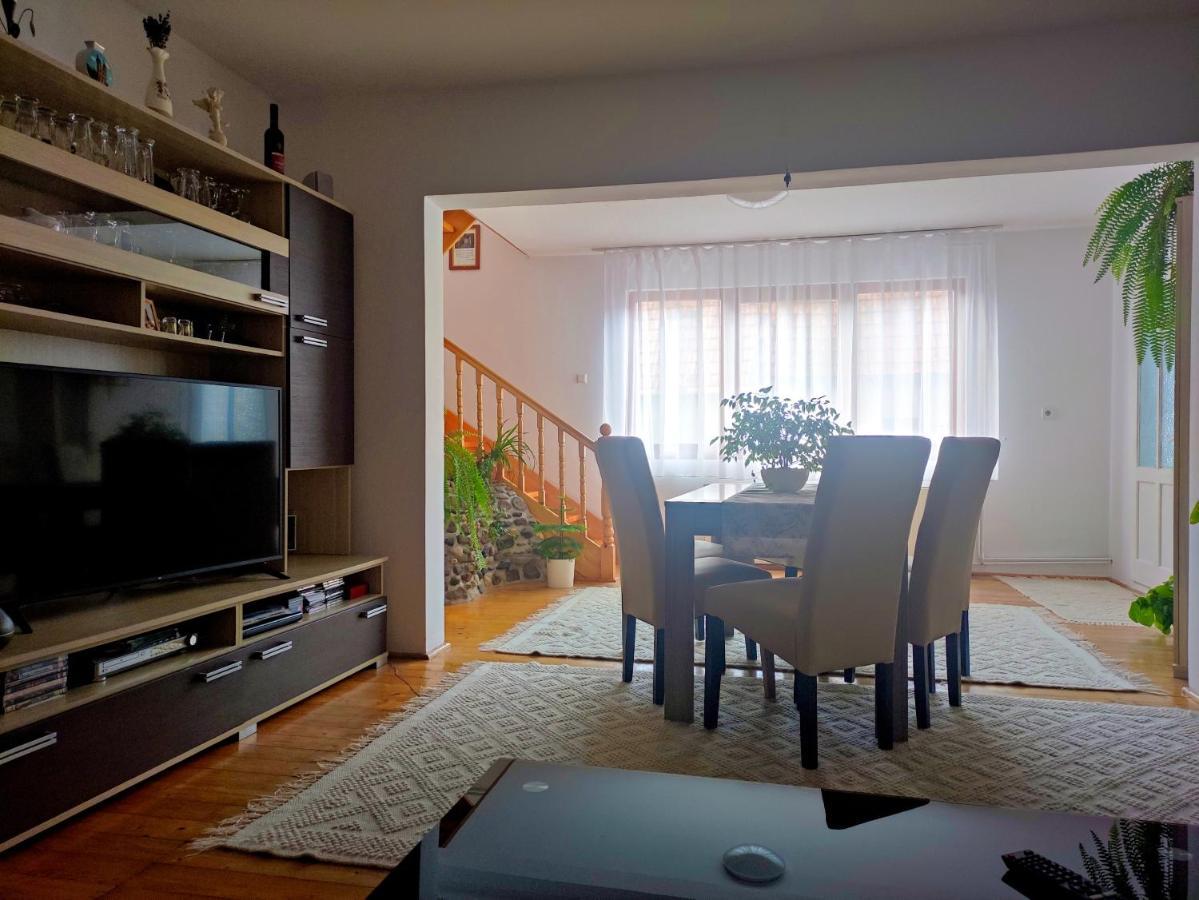 Rita Vendeghaz Apartment Ciumani Екстериор снимка