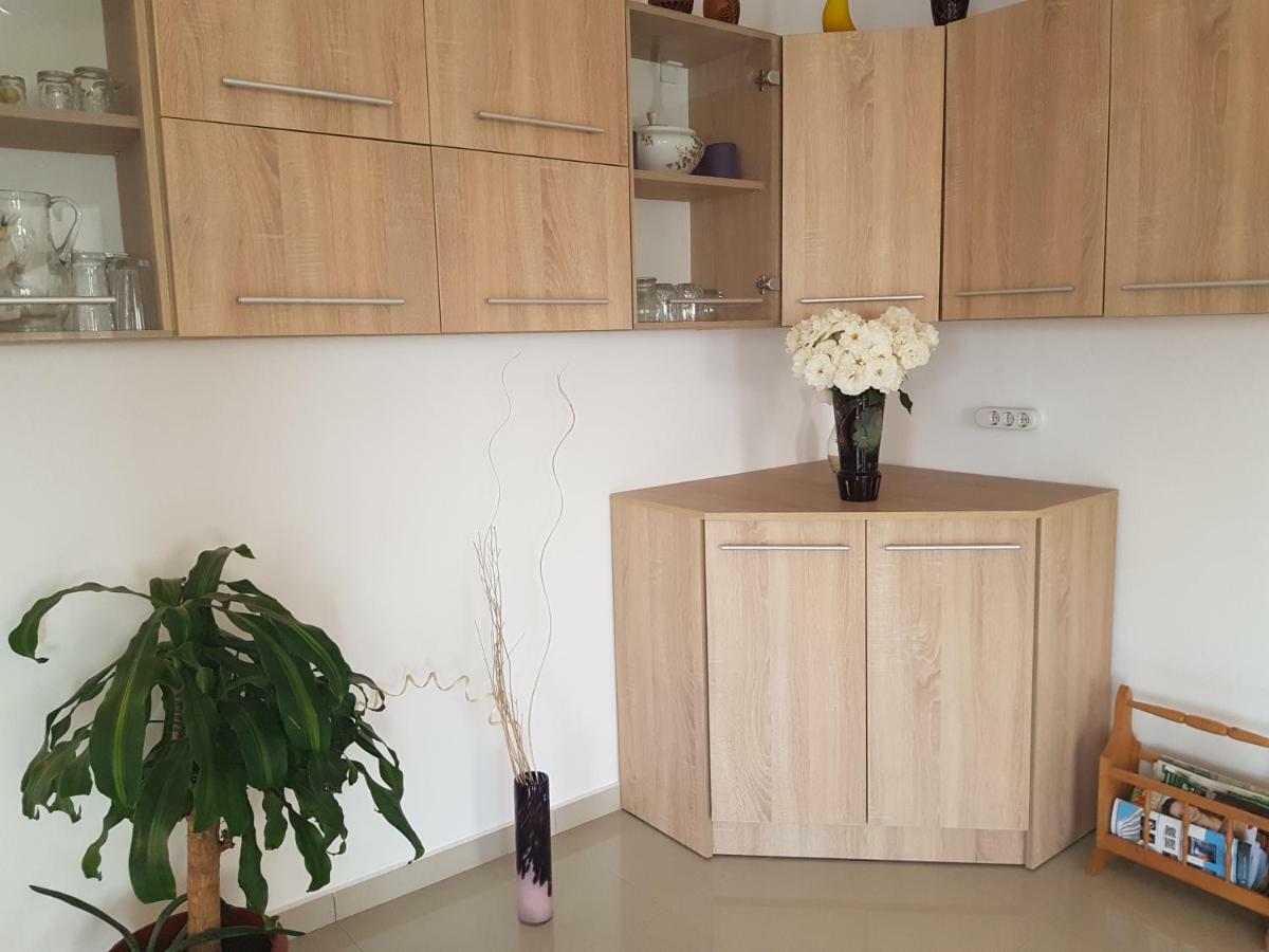 Rita Vendeghaz Apartment Ciumani Екстериор снимка